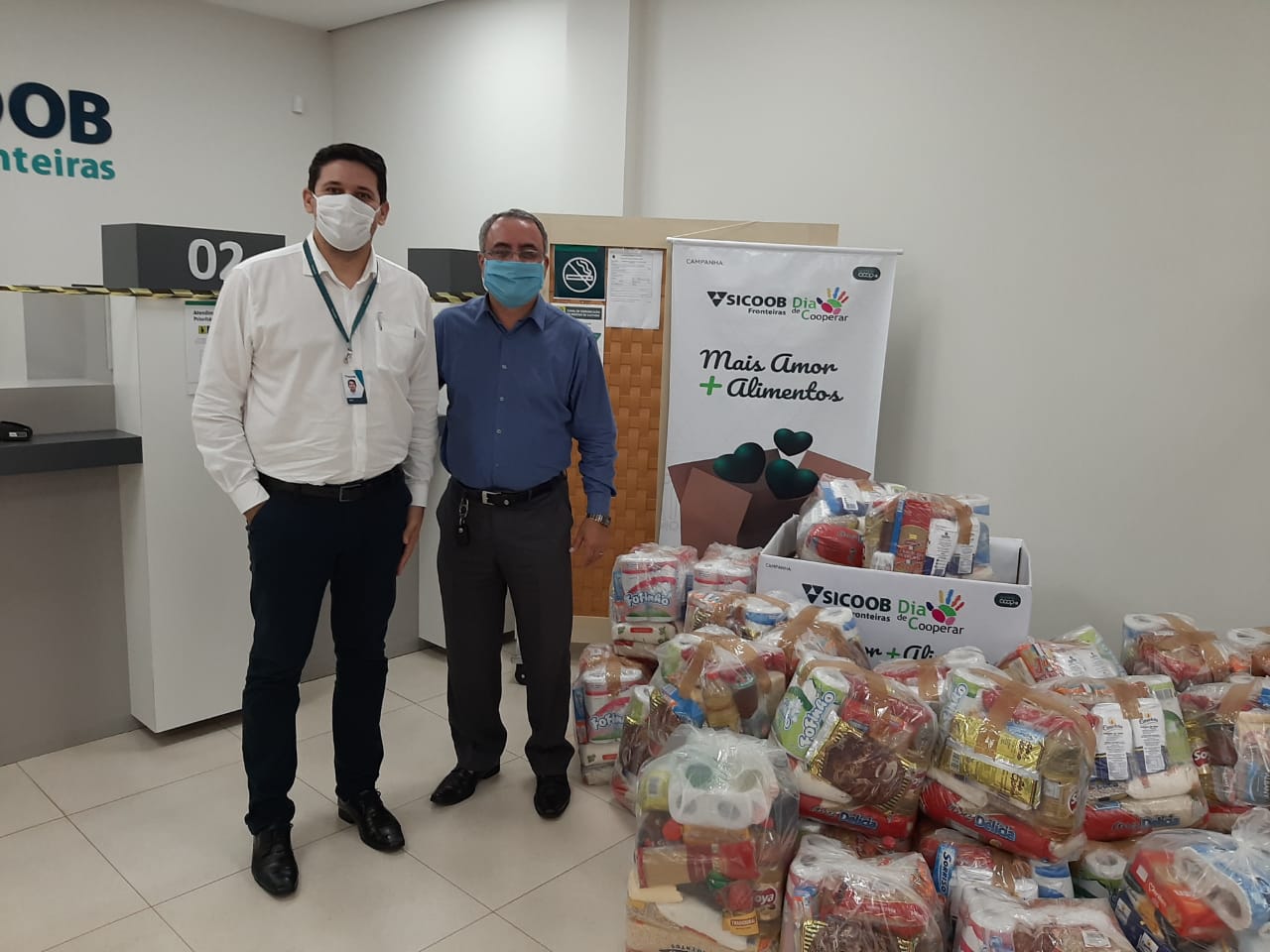 Sicoob Fronteiras arrecada duas toneladas de alimentos e antecipa entregas
