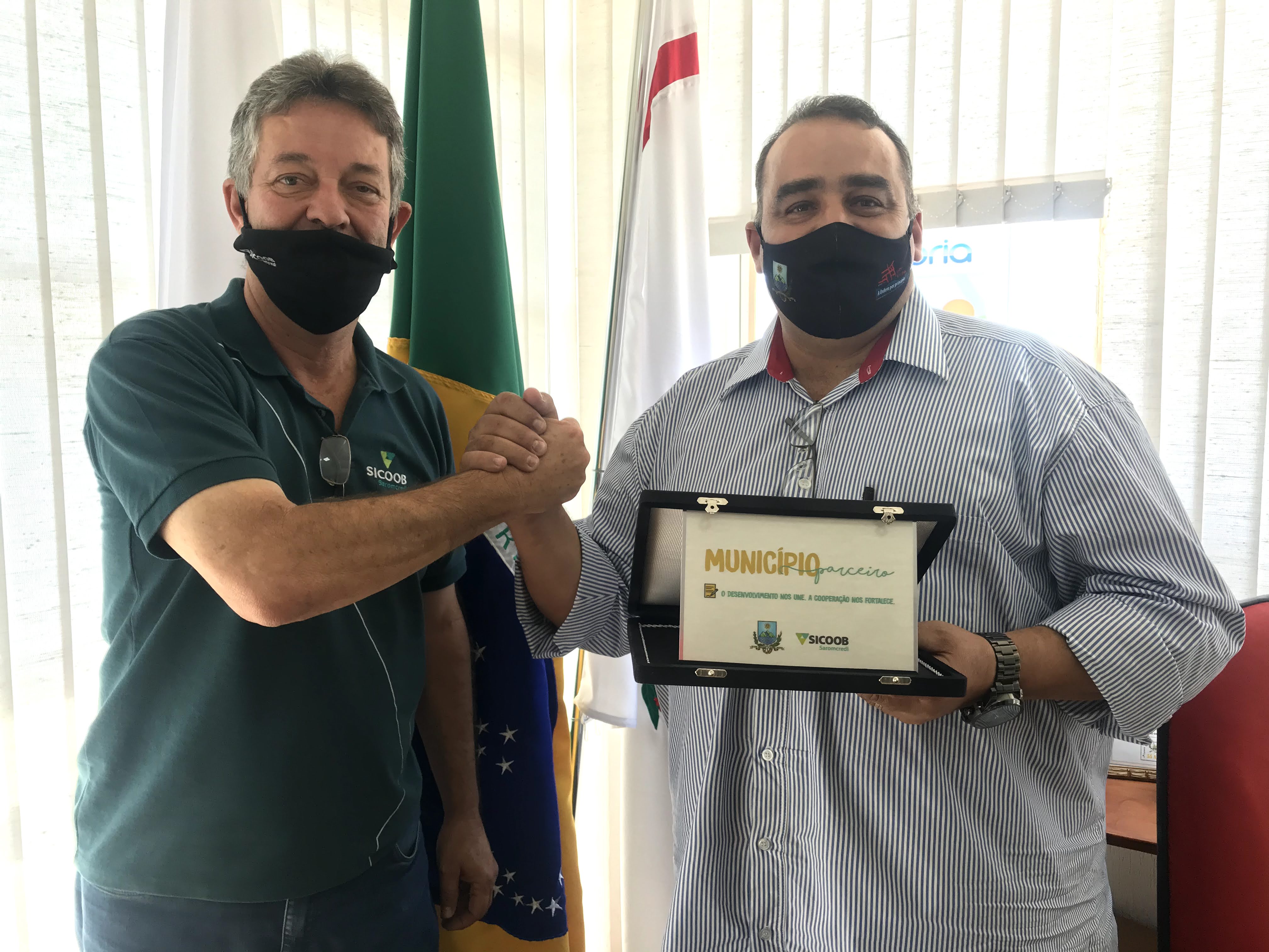 Saromcredi oficializa termos de parceria nos municípios onde atua como agente de desenvolvimento econômico e social.