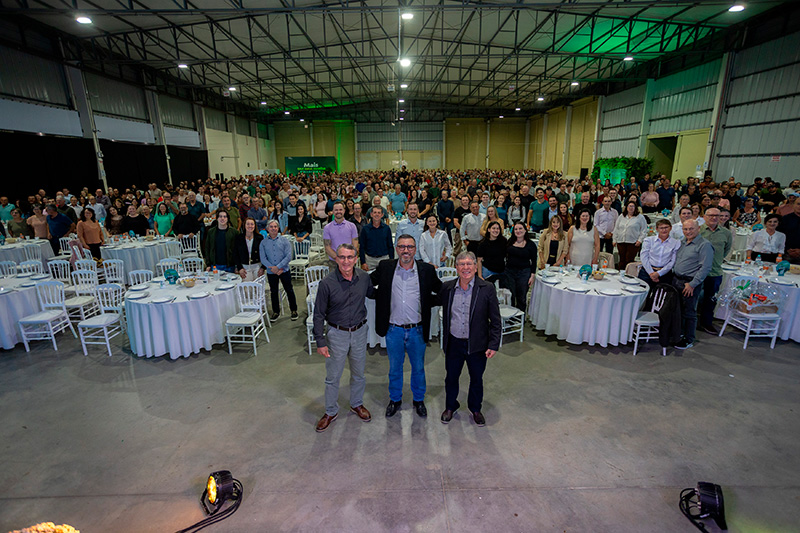 Salão com os participantes da quarta edição do Semeando Bons Negócios