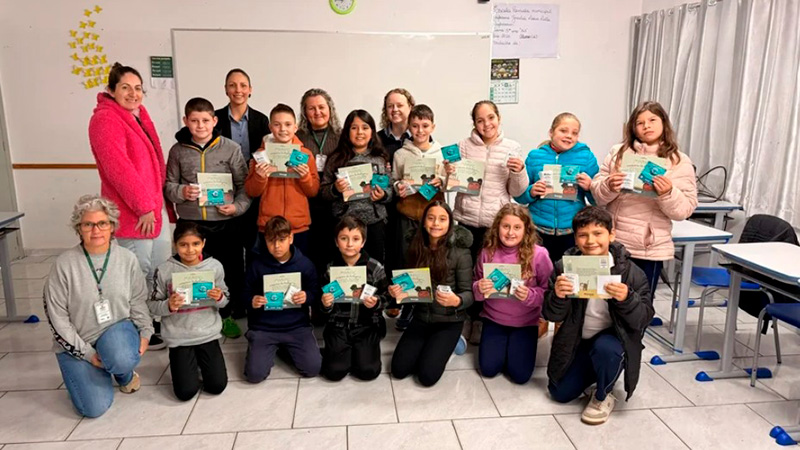 Crianças de várias escolas tiveram palestras, dinâmicas educativas e a entrega do livro infantil “Marina Esqueceu de Desligar a Televisão”