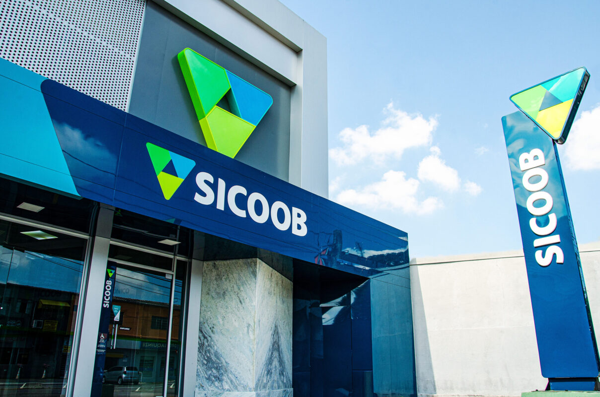Fachada de agência do Sicoob