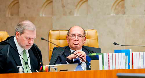 Sessão do STF e ministro Gilmar Mendes, que pediu destaque em ação que discute cobrança de PIS, Cofins e CSLLe julga