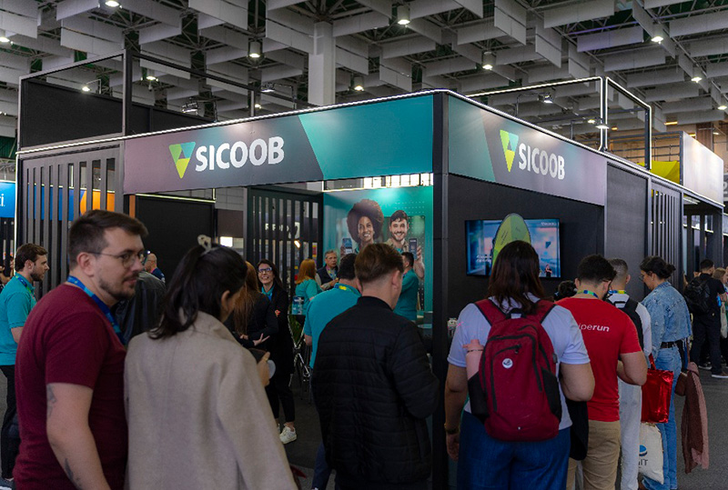 Estande do Sicoob no Startup Summit 2026, em Florianópolis