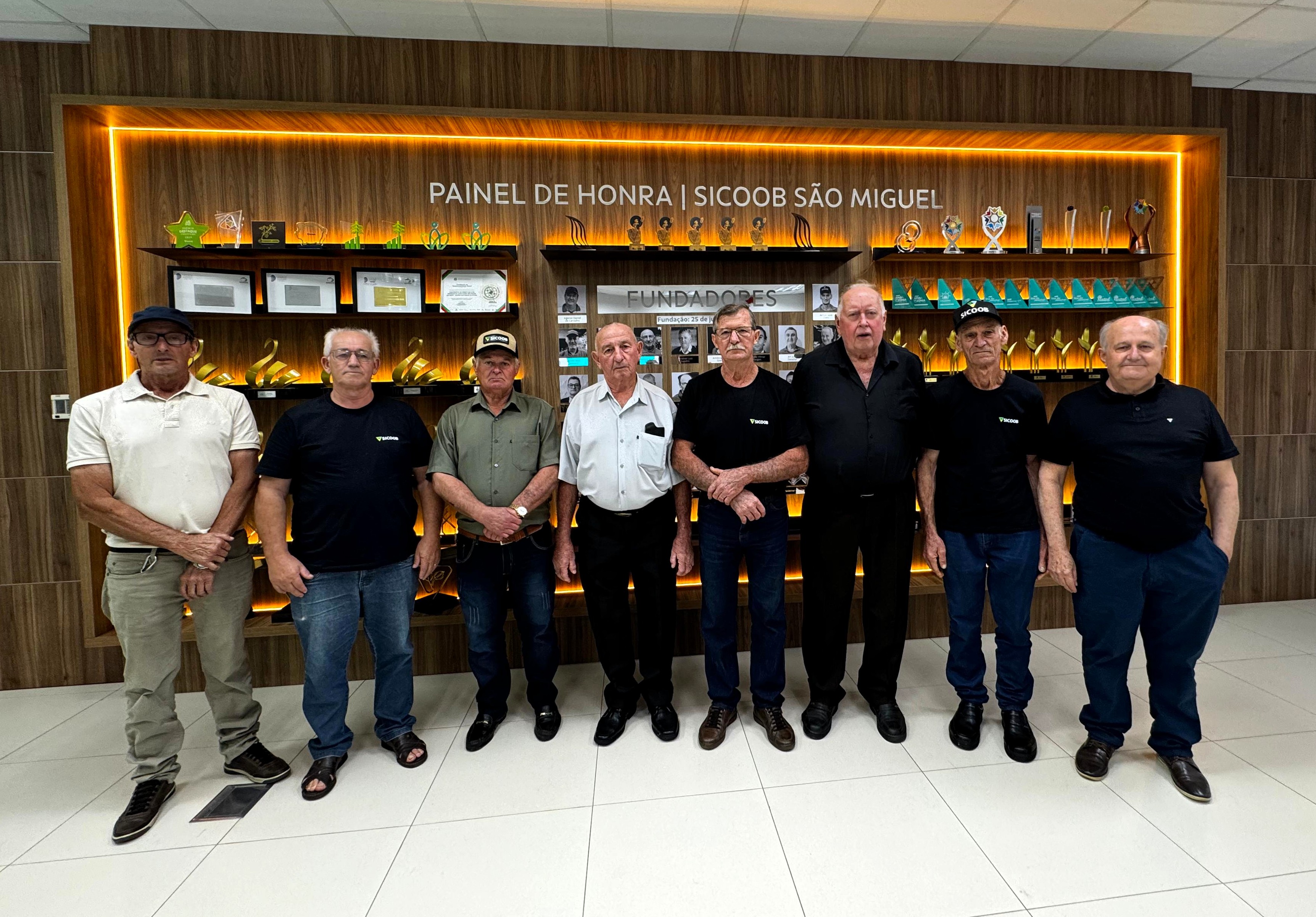 Inauguração do Painel de Honra aos 34 sócios fundadores do Sicoob São Miguel