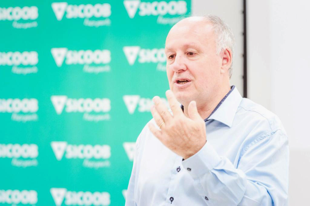 Edemar Frocnhetti, presidente do Sicoob São Miguel SC/PR/RS