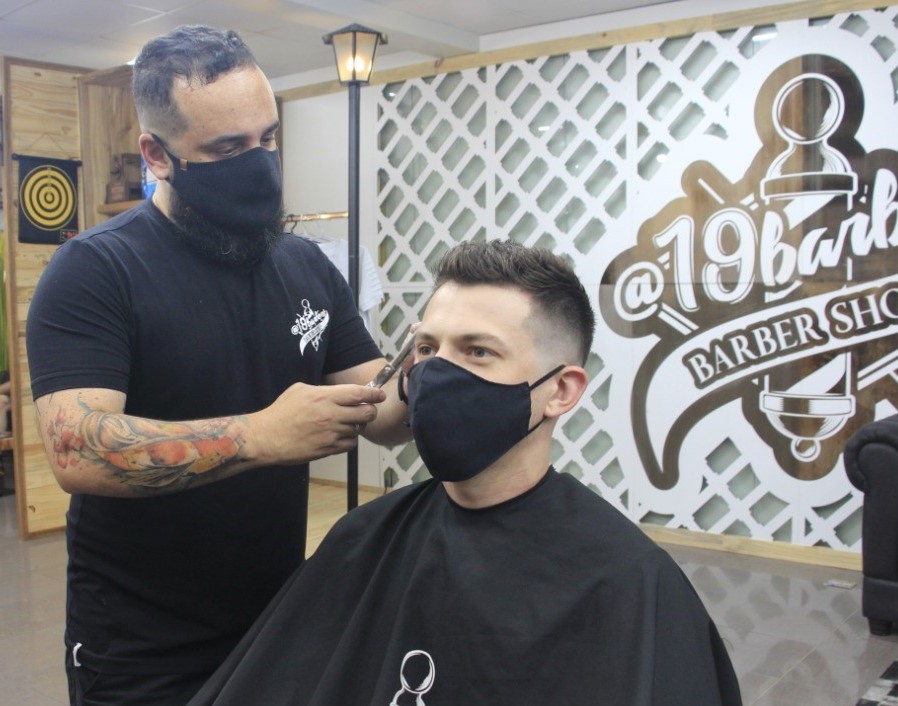 Associado Anhan Freitas Waszak, proprietário da rede de barbearias 19 Barbers fala sobre as vantagens e facilidades do PIX no Sicoob