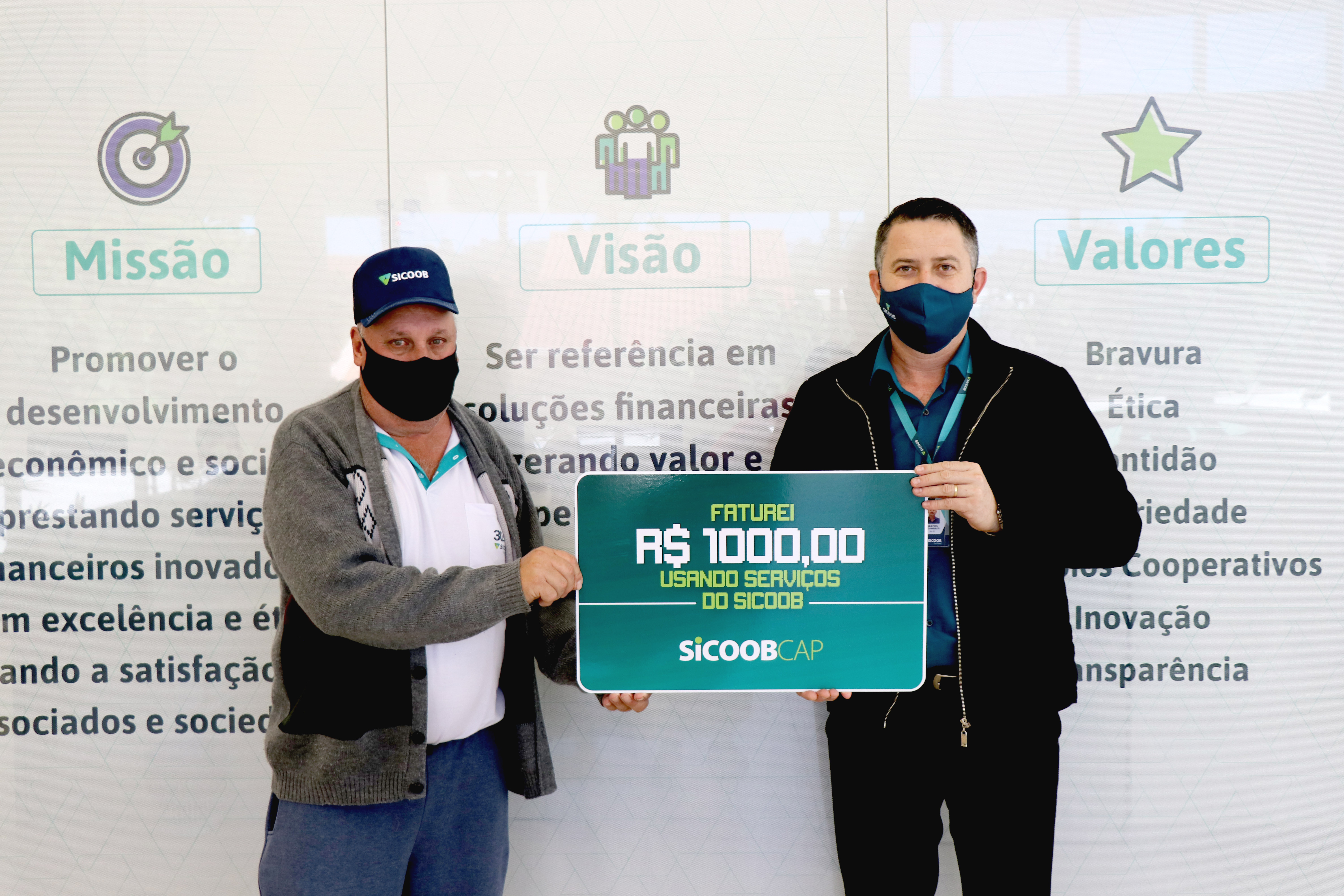Anselmo Téchio, utilizou os produtos Sicoob e foi contemplado com o prêmio de R$ 1.000,00.