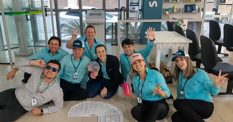 Estoura Balão | Ação diferenciada é promovida em quatro agências do Sicoob Credisulca