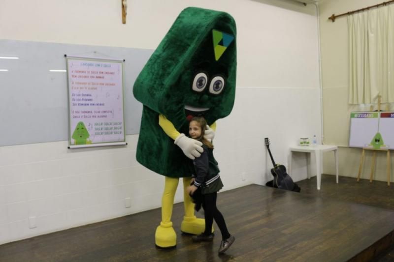 Turminha do Sulca ensina educação financeira a alunos da Satc