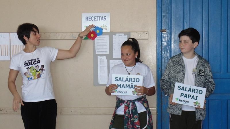 Educação financeira é tema de oficinas de teatro em Siderópolis