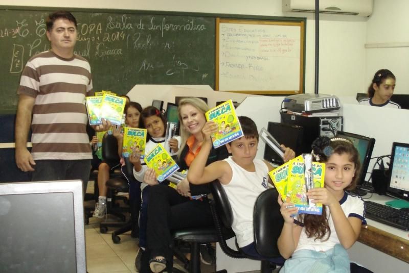 Escolas de Criciúma recebem kits de material educativo da Credisulca