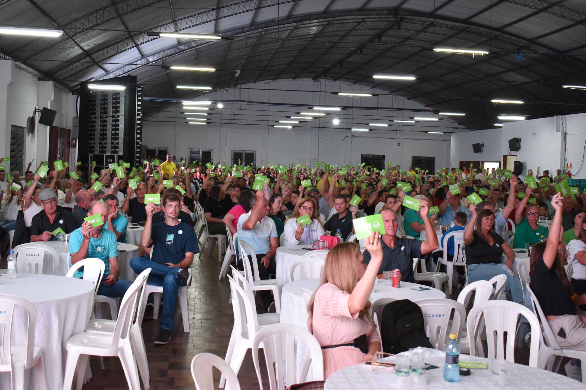 Assembleia Geral Ordinária e Extraordinária reuniu mais de 900 pessoas na noite de sexta-feira, 22 de março, no Salão Paroquial de Braço do Norte