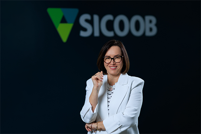 Adriana tem sua trajetória profissional totalmente construída dentro do cooperativismo financeiro