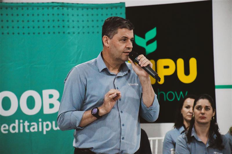 Presidente, Carlos Alberto Utzig, agradeceu a participação de todos, destacando que o envolvimento dos cooperados é fundamental para o fortalecimento e crescimento contínuo do sistema cooperativo
