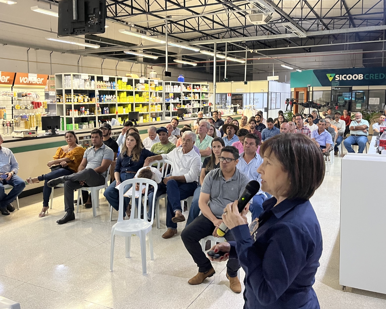 Diretora Presidente, Ednéia Brentini apresenta os resultados do Sicoob Credicocapec