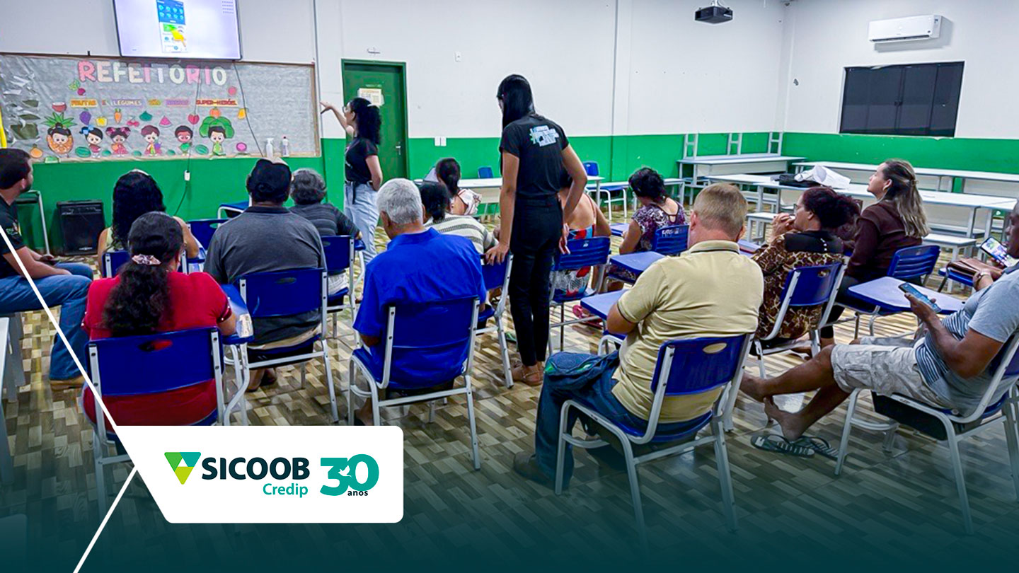 Iniciativa voluntária de colaboradores da Sicoob Credip reuniu participantes em 12 encontros com orientações sobre tecnologia e prevenção a golpes virtuais.