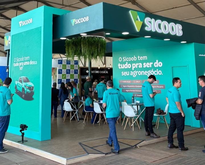 Estande do Sicoob no pavilhão tecnológico