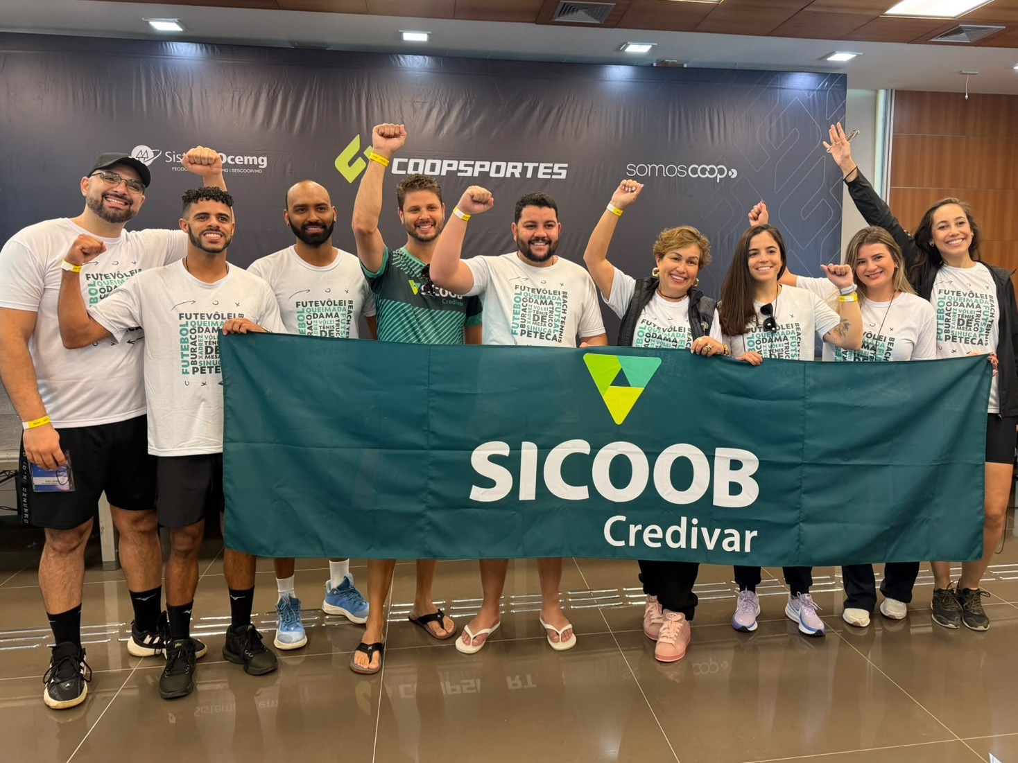 Equipe de atletas do Sicoob Credivar durante o evento