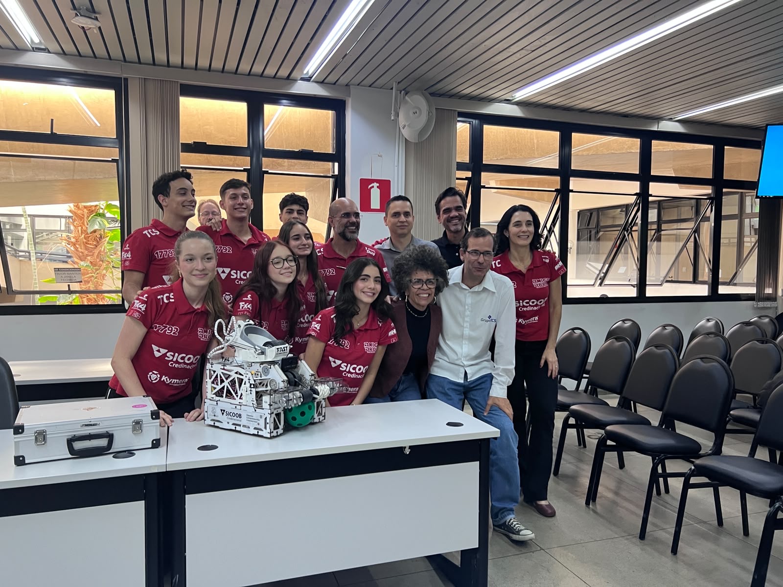 Cooperativa reforça seu compromisso com a educação, a inovação e o desenvolvimento de jovens e comunidades.