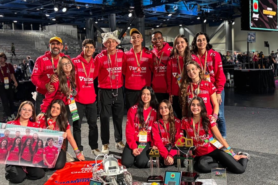 Equipe patrocinada pelo Sicoob Credinacional conquista título mundial de robótica nos Estados Unidos