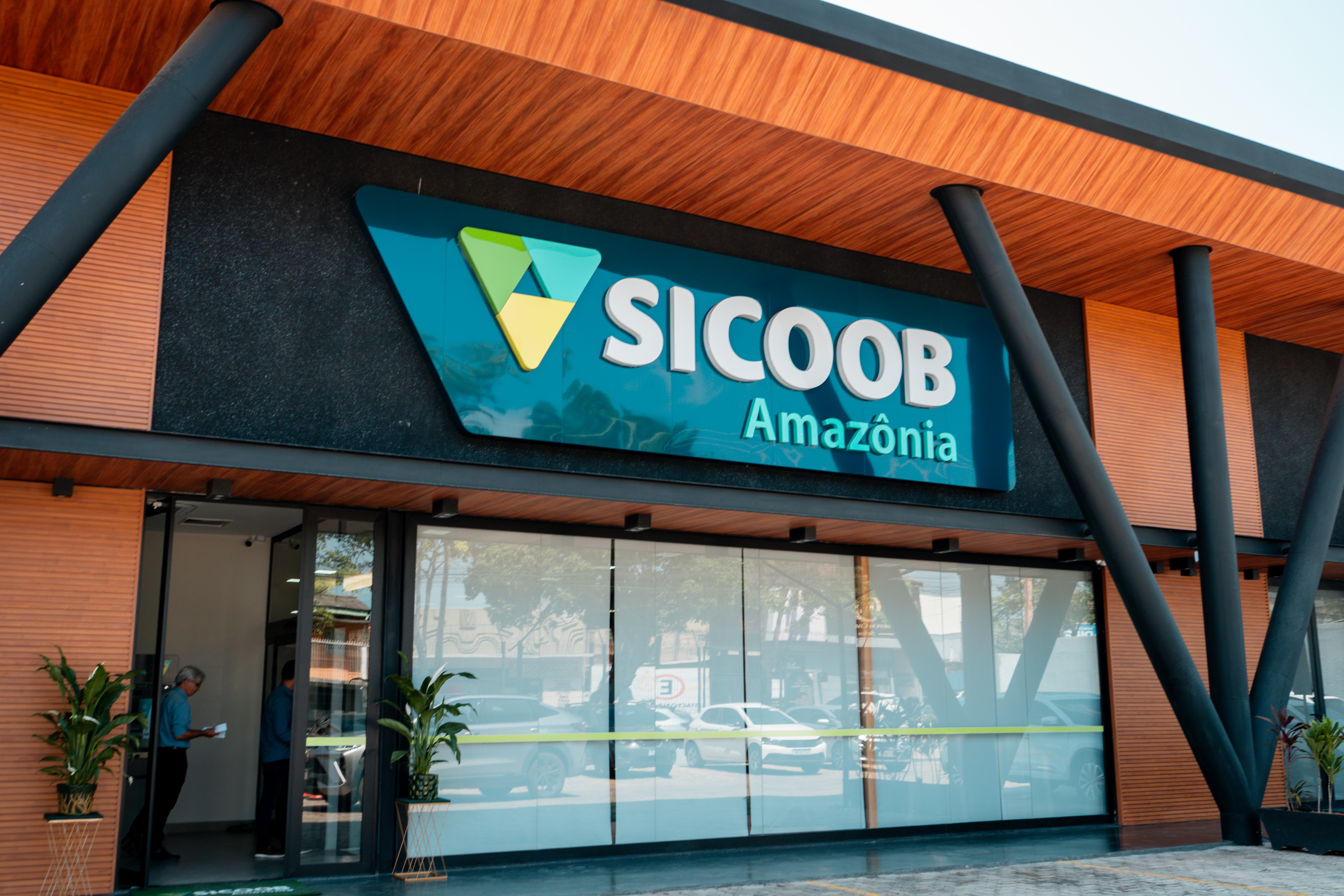 Sicoob Amazônia reinaugura agência PA28 em Porto Velho, ampliando a estrutura de atendimento aos cooperados