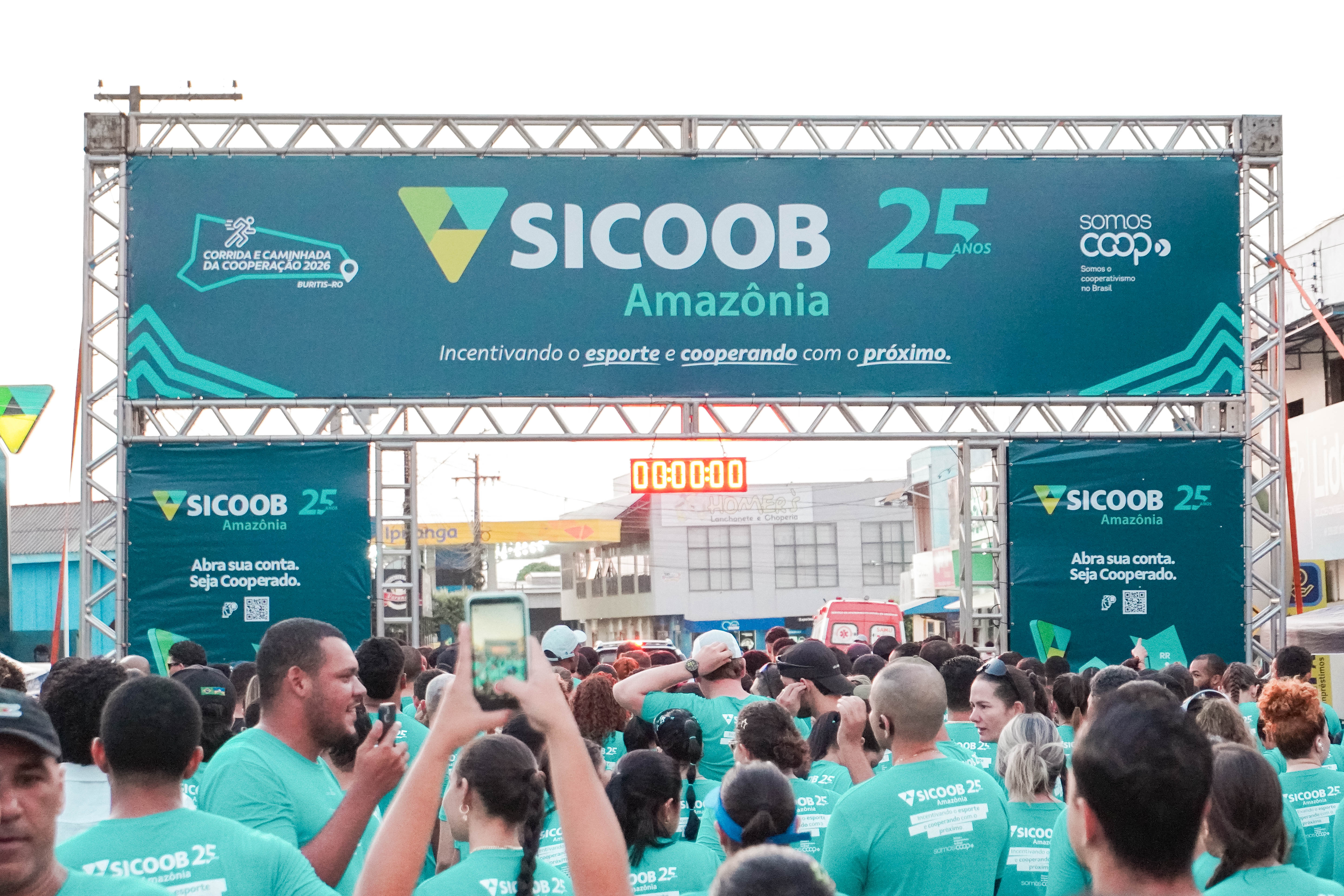 Evento celebrou os 25 anos da cooperativa com esporte, solidariedade e participação da comunidade