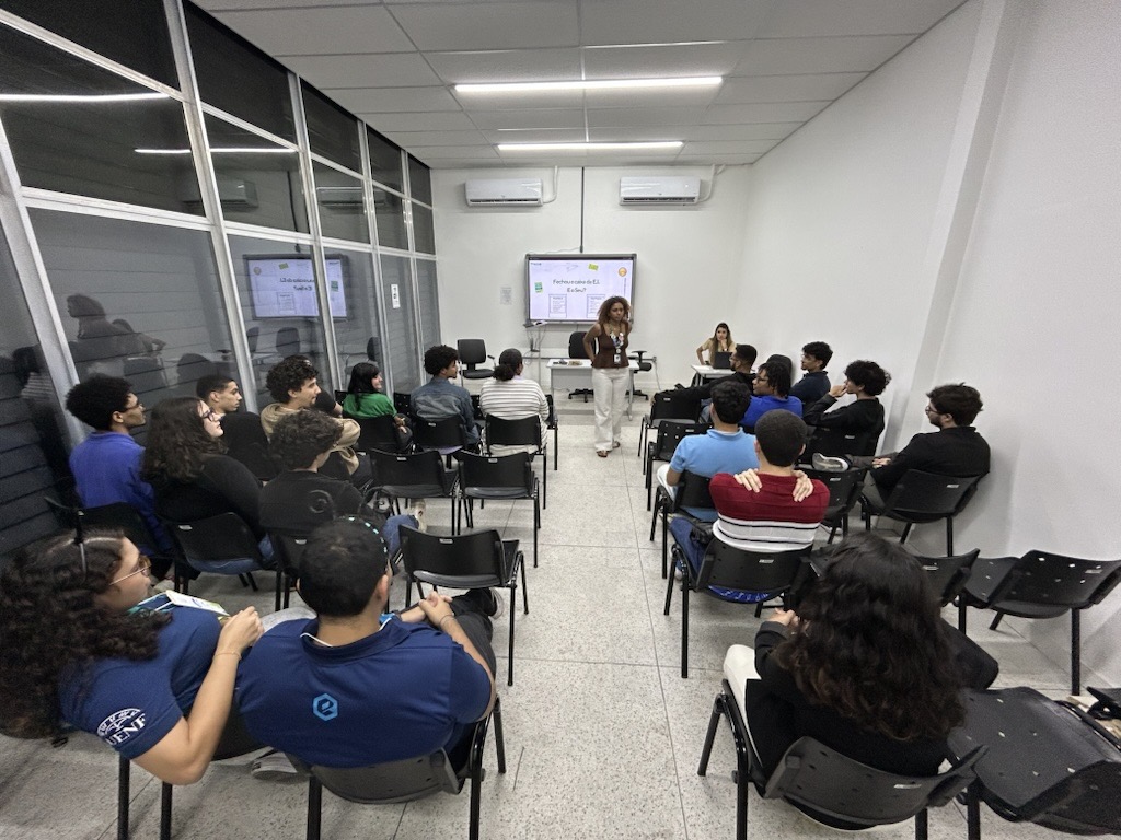 Sicoob Fluminense participa de encontro de empresários juniores