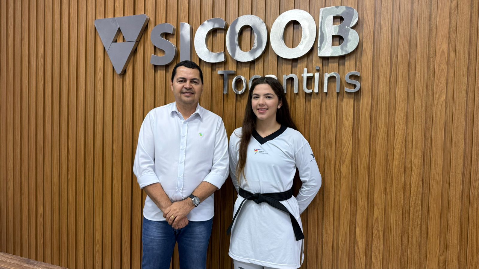 Sicoob Tocantins renova parceria com atleta Ludymilla Toledo e reforça apoio ao esporte no estado