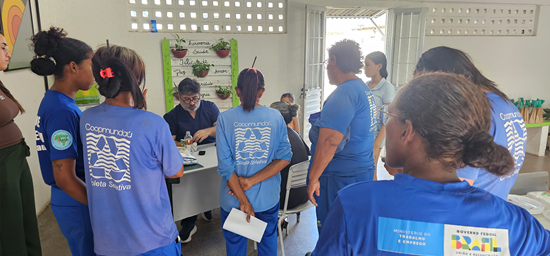 Voluntários do Sicoob Leste promovem ação social para mães cooperadas da Coopmundau