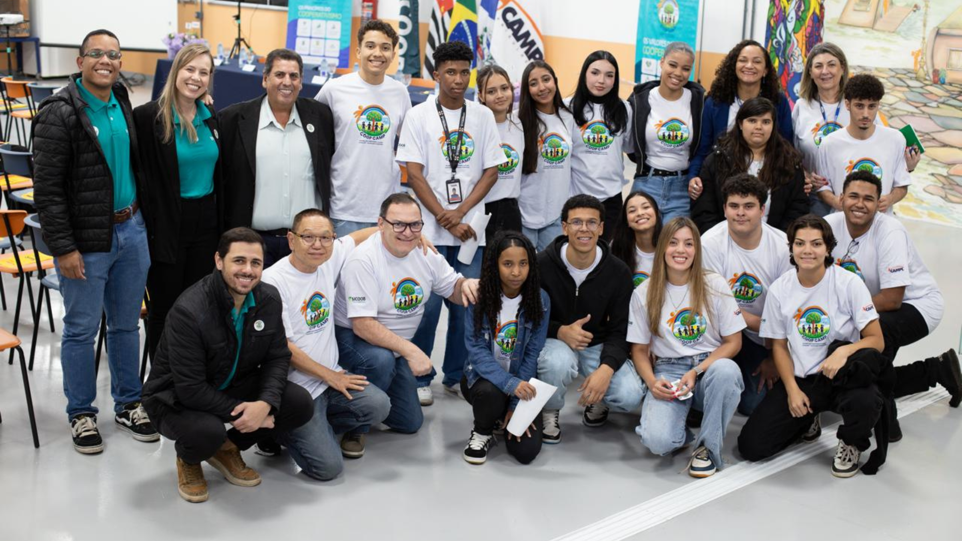 Representantes do Sicoob e da Cooperativa Mirim