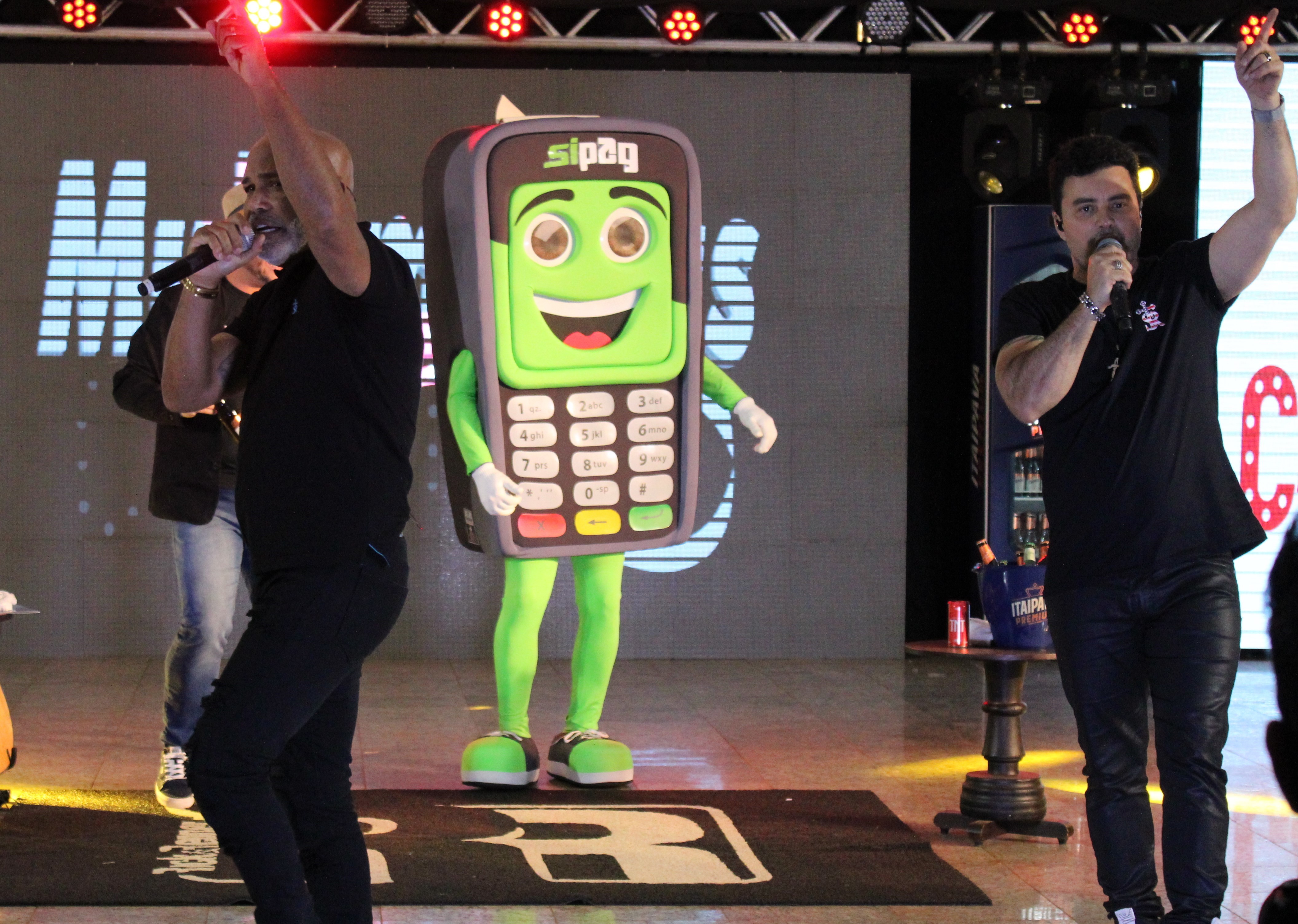 Sicoob Unicidades apoia live com Rick e Renner