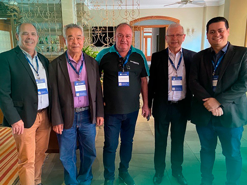 Colaboradores em palestra online.