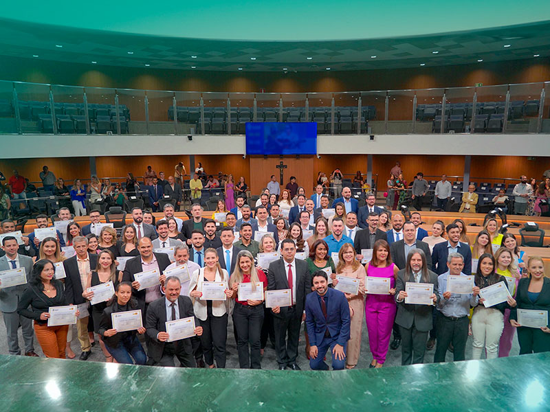 Colaboradores em palestra online.