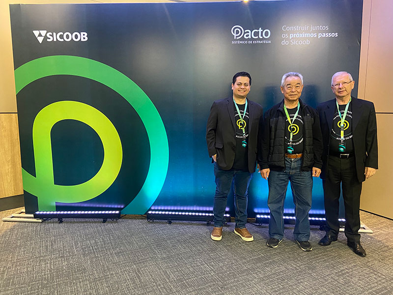 Colaboradores em palestra online.