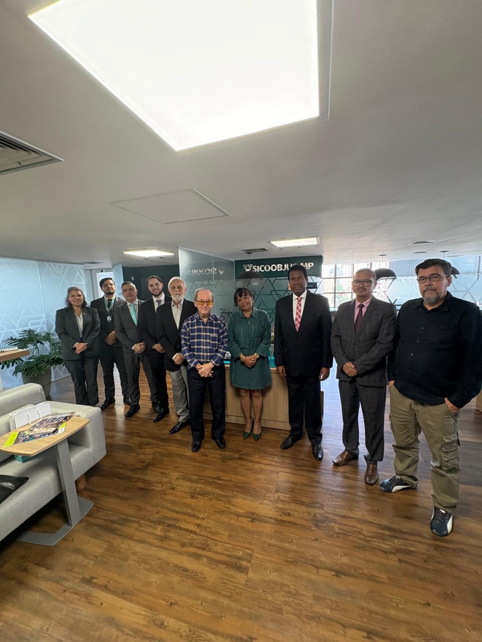 Sicoob JUS-MP recebe representantes do SINDEPOMINAS