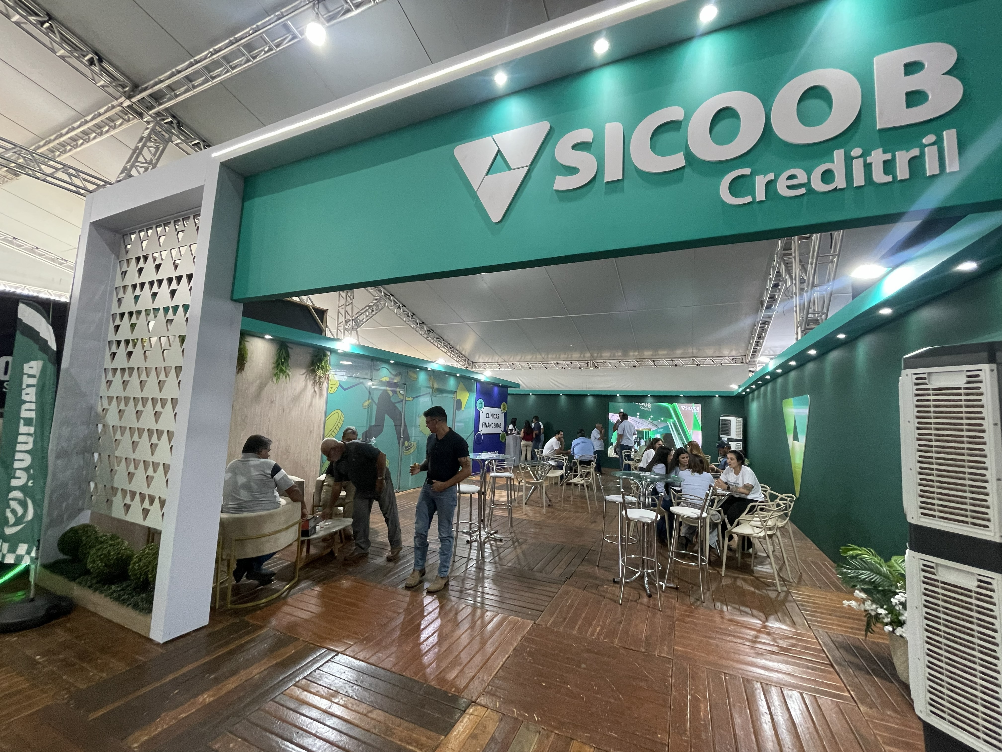 Atendimentos foram realizados no estande da cooperativa