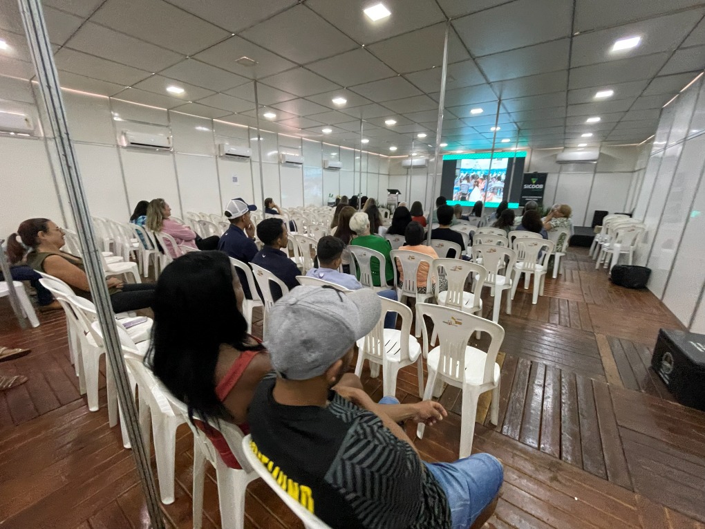 Palestra foi realizada no auditório Petronas, dentro da Feira Cooprata Triângulo Leite