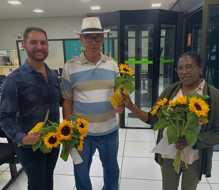 Cooperados e colaboradores foram abordados na ação do Setembro Amarelo