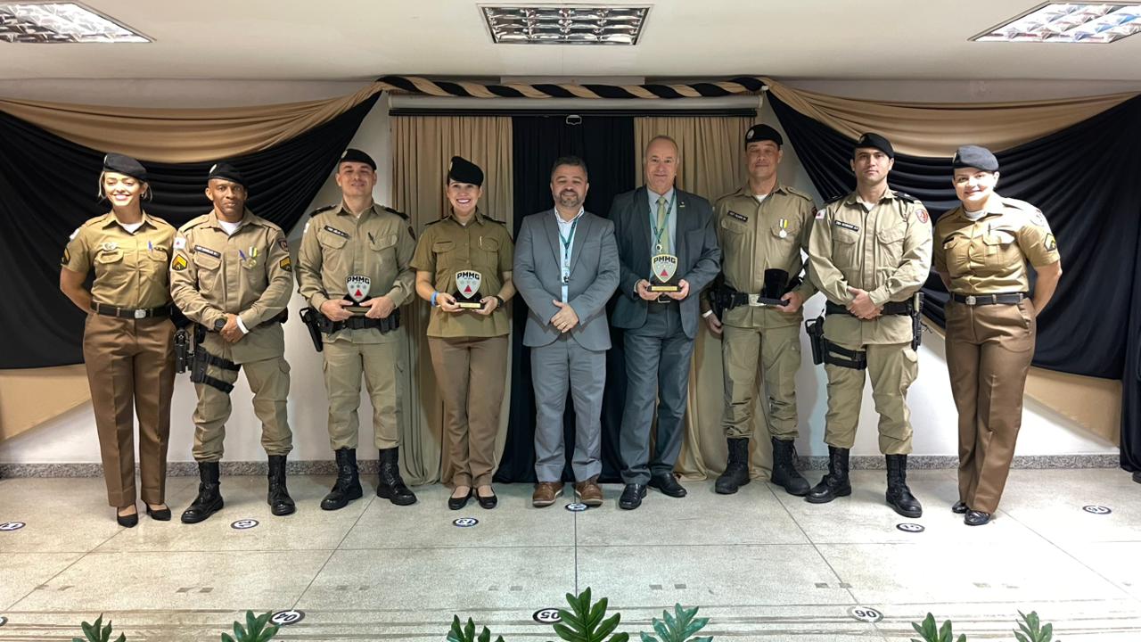 Sicoob Coopemg recebe homenagem na solenidade de aniversário do 48º Batalhão - Ibirité