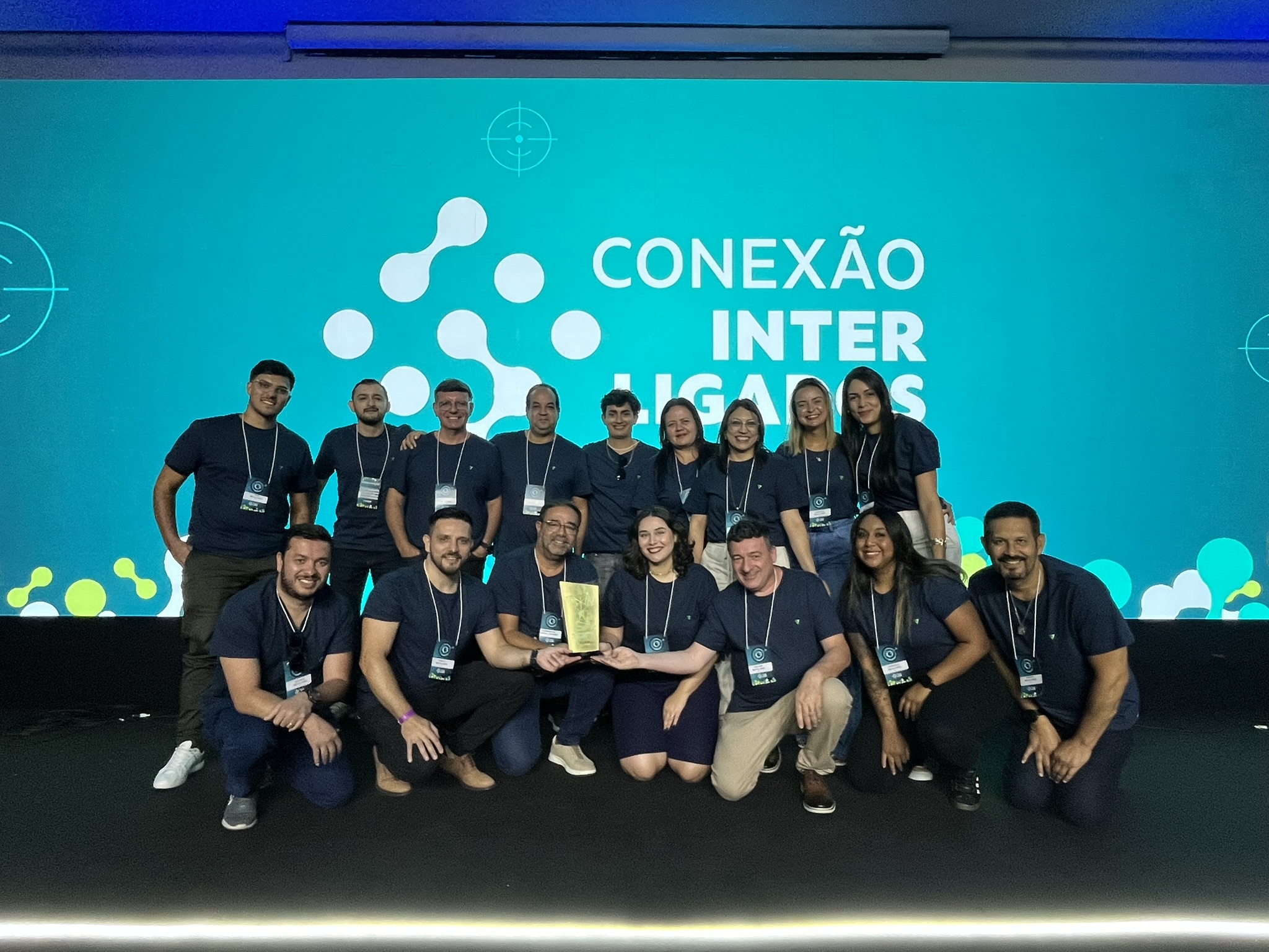 Time da cooperativa no palco do conexão interligados