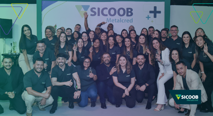 Time da cooperativa reunido para a foto na inauguração da agência da Mooca.