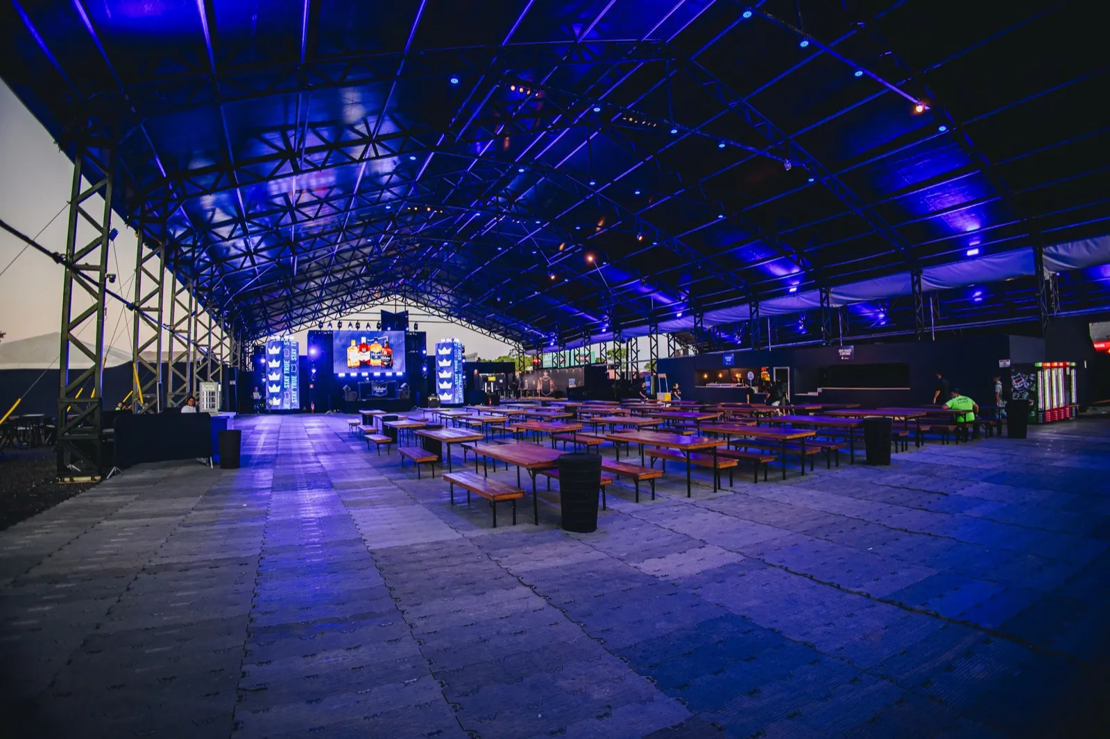 Palco iluminado do Caldas Park