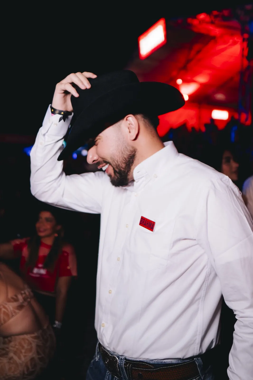 Show sertanejo no Caldas Park com fogos