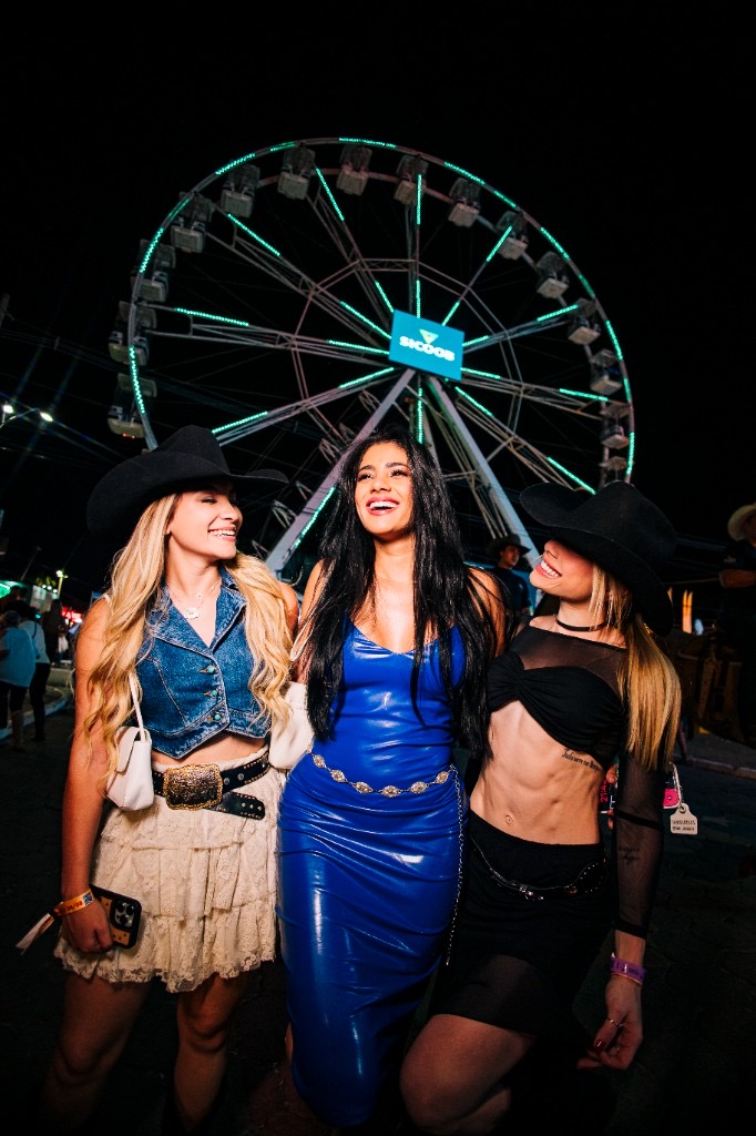 Amigas na roda gigante Sicoob