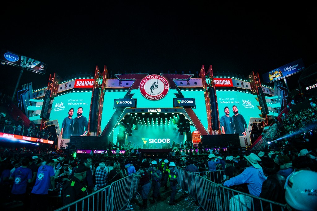 Palco principal com público