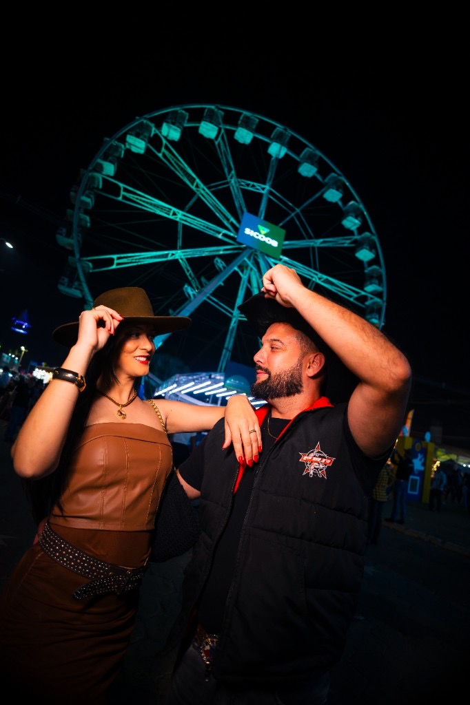 Casal curtindo o evento