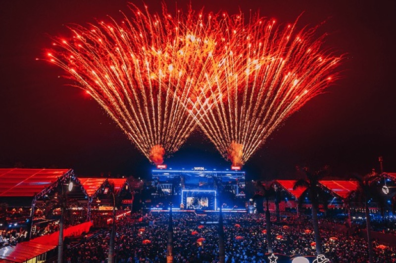 Fogos de artifício no encerramento