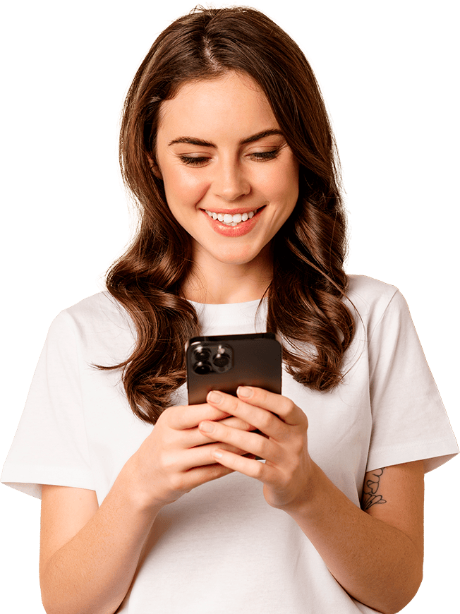 mulher segurando um celular na mão